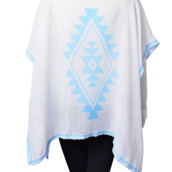 NWT White and Blue Santa Fe pattern KIMONO - Picture 4 of 6